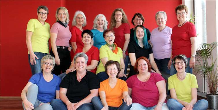 Fast alle der Damen sind schon von Anfang an mit dabei und haben großen Spaß am Line Dance.