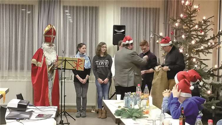 Fast nur Positives wusste der Weihnachtsmann auf der jährlichen Weihnachtsfeier des MC Fidelio zu berichten. privat