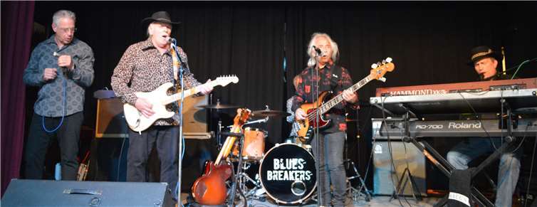 Fast so etwas wie Stammgäste sind die Bluesbreakers mittlerweile in der Kulturwerkstatt in Remagen und haben in der Römerstadt einen festen Stamm begeisterter Fans. Foto: AB