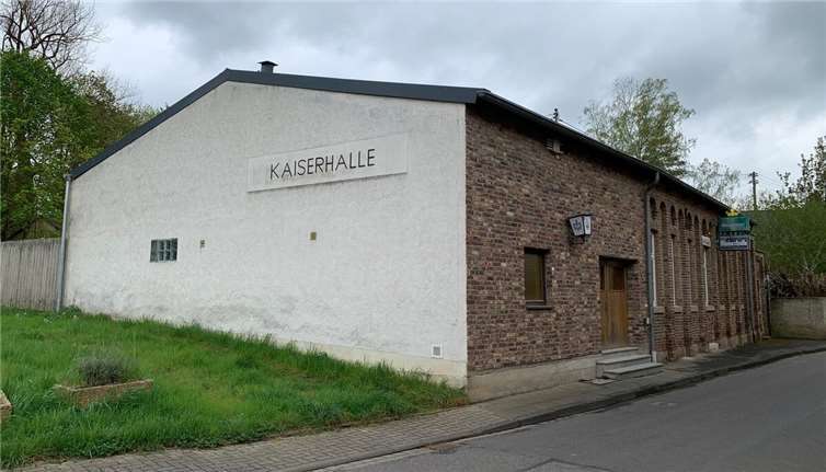 Fast vier Jahre nach der Flut ist die Kaiserhalle immer noch nicht wieder nutzbar.  Foto: TS