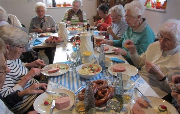 Fast wie auf der Wies`n in München zum Oktoberfest kam man sich an diesem Dienstag im Senioren-Treff Häusje in Mülheim vor.privat