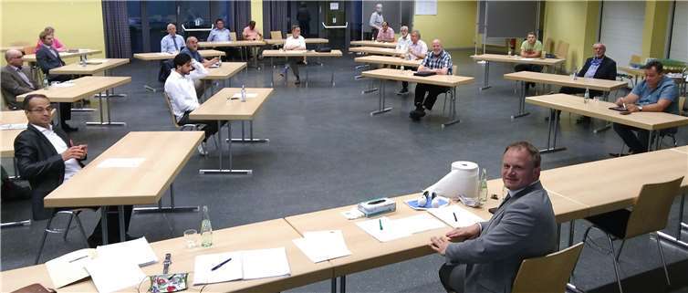 Fast zwei Dutzend Vertreter verschiedener Religionsgemeinschaften waren der Einladung von OB Jan Einig zum Gespräch gefolgt. Foto: Stadtverwaltung