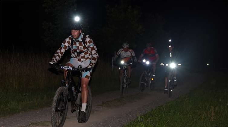Faszination Mountainbike bei Nacht. Das 24-Stunden-Rennen bei Rad am Ring macht es möglich.