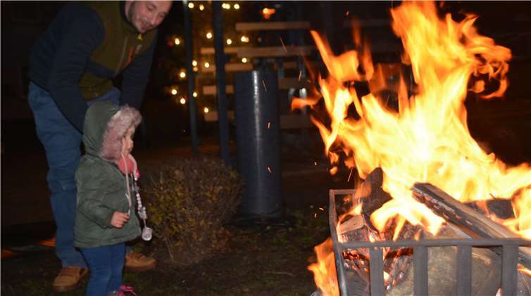 Faszinierendes Feuer: Ein Licht in dunklen Tagen