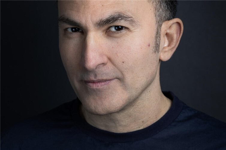 Fatih Çevikkollu nimmt die Herausforderungen der digitalen Welt ins Visier