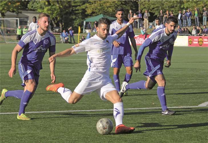 Fatjon Celani war in Gonsenheim nicht zu bremsen. Der Koblenzer Angreifer, hier beim letzten Treffer zum 4:1, traf beim Auswärtssieg der Schängel gleich zweimal. TH