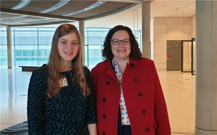 Fee Winkler, Abiturientin aus Remagen, konnte einen Tag lang einen Einblick in den Politikalltag erhalten. Foto: privat