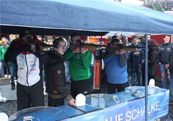 Fehlschüsse beim Stehendschießen werden durch Zeitstrafen geahndet.