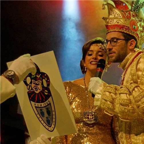 Feierlich gibt das Prinzenpaar der Herzen sein Gelöbnis ab.  Foto: MIH