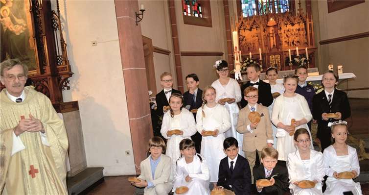 Feierlich ging es in der Kripper Pfarrkirche Sankt Johannes Nepomuk zu. AB