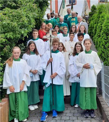 Feierlich wurd der neue Pfarrer Moritz Neufang in der Pfarreiengemeinschaft Brohltal begrüßt. Foto: privat