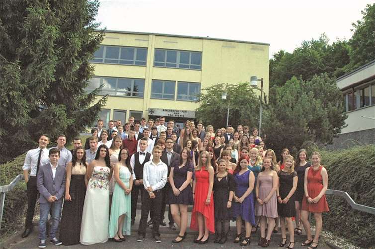 Feierlich wurden die Abschlussklassen der Realschule plus Adenau entlassen.-UM-