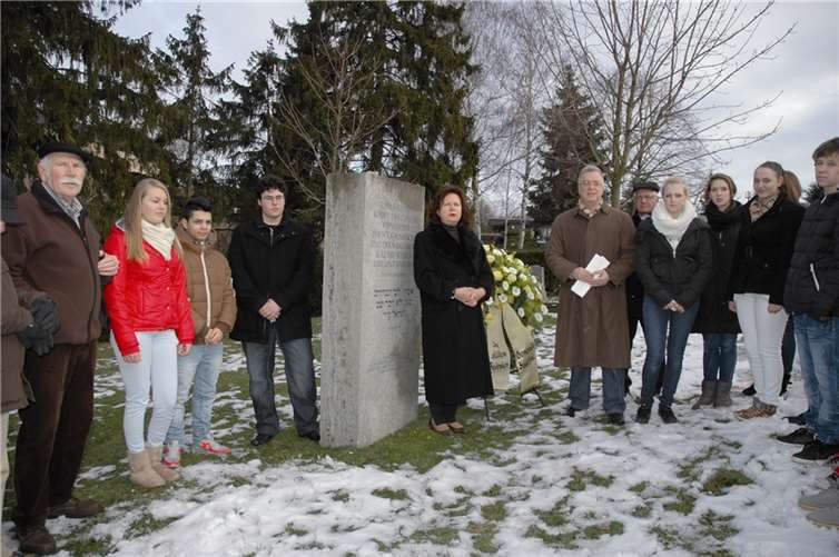 Feierliche Gedenkstunde auf dem jüdischen Friedhof zum Holocaust-Gedenktag. WEIGERT