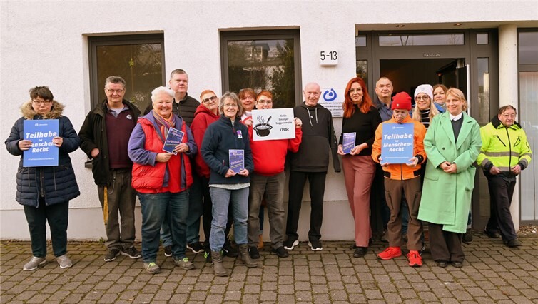 Feierliche Spendenübergabe am Kaiserplatz.  Foto: privat