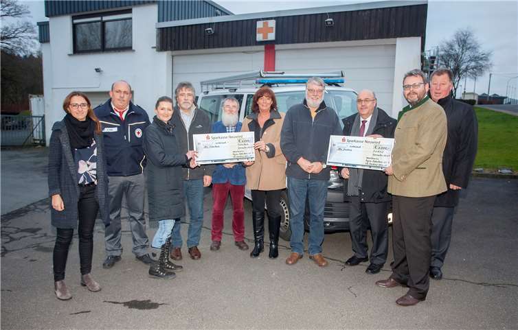 Feierliche Übergabe der Spenden. W. Tischler