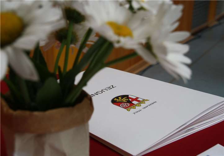 Feierliche Zeugnisübergabe.