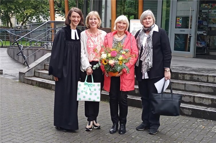 Feierlicher Abschied nach 25 Jahren im Gemeindebüro. Foto: privat