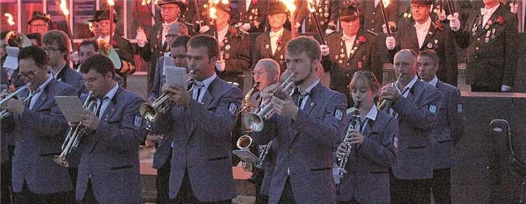 Feierlicher großer Zapfenstreich am Samstagabend auf dem Burgplatz.AND