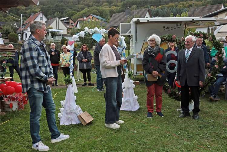 Feierlichkeiten in Hönningen.  Foto: Werner Dreschers