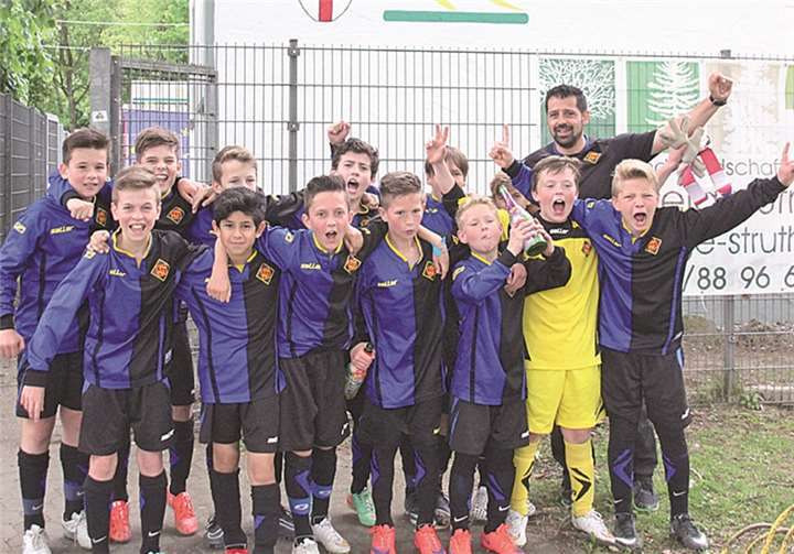 Feierstimmung im Schängelland: Die U12 der TuS holte sich mit einem 9:0 über Germania Metternich vorzeitig die Meisterschaft in der Leistungsklasse.TH