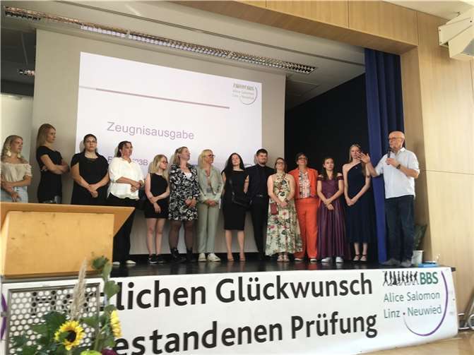 Feierstunde an der Alice Salomon Schule: Erfolgreicher Abschluss der Pflegeausbildung. Quelle: Alice Salomon Schule