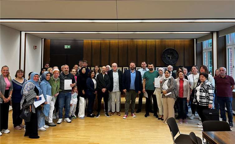 Feierstunde anlässlich der erfolgreichen Sprachkurse im großen Rathaussaal.  Foto: Stadt Bendorf