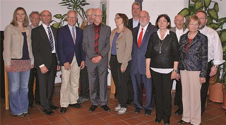 Feierten gemeinsam mit zahlreichen Gästen: Pfarrer Götz (6.v.r.) und Pater Kiefer (1.v.r.), Kreisbeigeordneter Rudi Zenz (3.v.l.), die Landtagsabgeordneten Katharina Raue (7.v.l.), Dieter Klöckner (5.v.r.) und Josef Dötsch (4.v.l.), Bürgermeister der VG Vallendar Fred Pretz, Vorsitzender Klaus Rogat (6.v.l.), Prof. Dr. Diana Franke-Meyer (1.v.l.), Holger Hachen (2.v.l.) und Gisela Ledwig-Gabriel (4.v.r.). privat