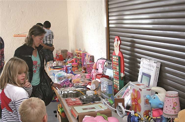 Fein säuberlich geordnet warteten die angebotenen Spielwaren auf den großen Käuferandrang.Privat