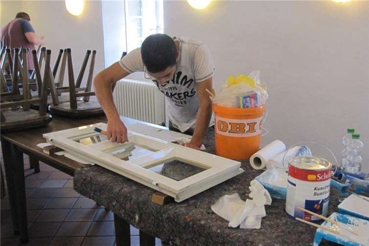 Feinarbeit am Fensterrahmen. Fotos: Verein Zehnthaus e.V.