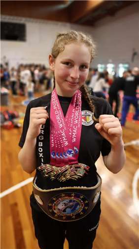 Felice Karger mit fünf Medaillen.