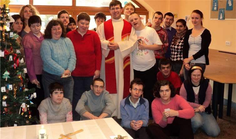 Felicia Berger mit ihren Schützlingen. Bistum Trier