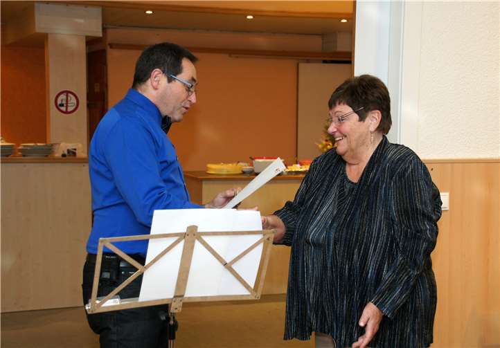 Felicitas Etzkorn ist seit 60 Jahren im DRK-Ortsverein Rhens aktiv.M. Schlosser