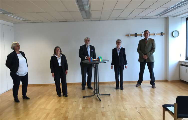 Felicitas Flöthner, geschäftsführende Leitung FBS, Anja Erhardt, 1. Vorsitzende FBS, Justizminister Herbert Mertin und Justizrätin Christine Theobald-Frick sowie Kristian Hörstel, Rechtsanwalt und Initiator (v.li.). Foto: Justizministerium/Andreas Budroweit