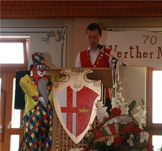 Felix Hause bei seiner tollen Zeitreise durch 70 Jahre Karneval auf der Insel.Sebastian Kogge
