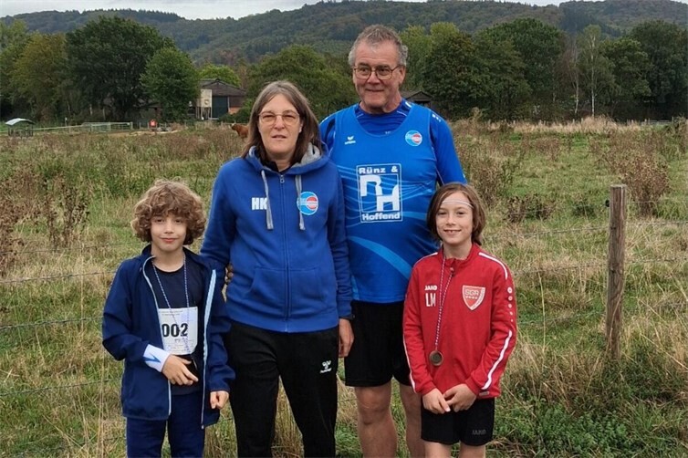 Felix, Heike, Harald und Moritz beim Lauf am Laacher See.