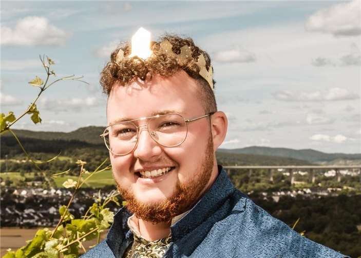 Felix Lüdenbach ist der erste Ahrweinkönig in der Geschichte des Ahrtals.  Foto: Hagen Hoppe