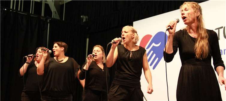 „Femmes Vokal“ brachten mit ihren souligen Songs die Stimmung im Saal auf den Höhepunkt.
