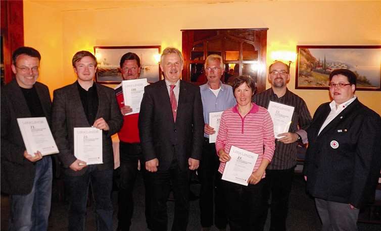 Ferdi Lohmüller, Harry Hohmann, Karl Kinne, Stefan Raetz, Wilfried Bibo, Karin Buchholz, Ernst Hubert Odenhausen und Annemie Esser (v.li.). privat