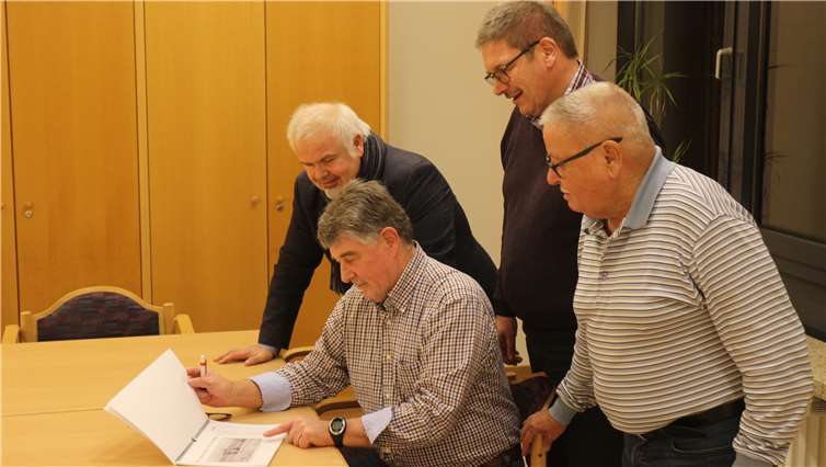 Ferhat Cato (v. l.), Hermann Thelen, Jürgen Müller und Dieter Dany stellten die Jubiläumsausgabe des Kalenders vor.  privat