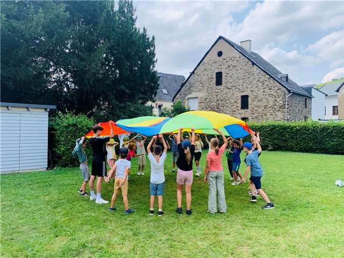 Ferienspaß bei "JUB meets SOFA" mit viel Bewegung und Sport.