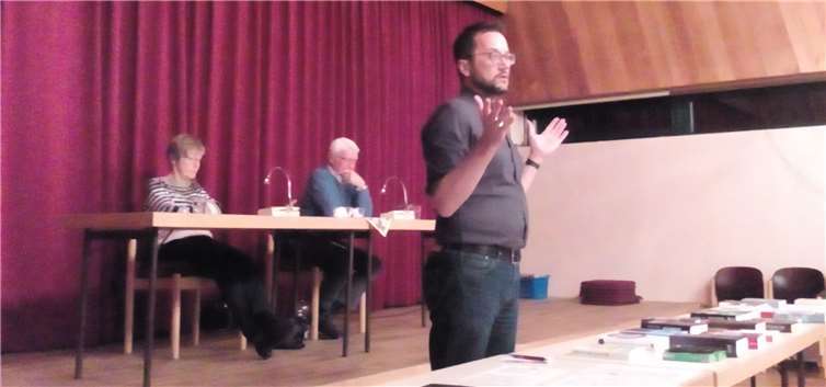 Fernab von Hektik und Stress wurden beim Literaturabend interessante Titel besprochen.Foto: privat