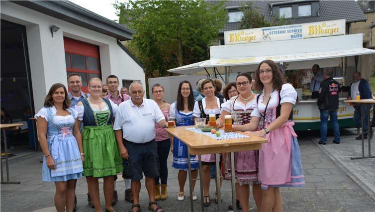 Fesche Maderln und kernige Mannsbilder: Der Ortverein Weibern kann sich sehenlassen.