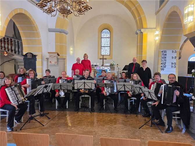 „Festival“ Musik von Ian Watson begrüßte das Publikum und entführte es anschließend mit „The Legend of King Arthur“ in die Welt der rauen Ritter und romantischen Prinzessinnen. Foto: privat