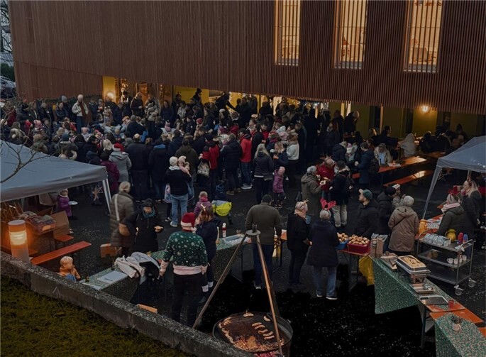 Festliche Stimmung beim internen Weihnachtsmarkt der Kita St. Nikolaus.  Foto: Silvia Schmidt
