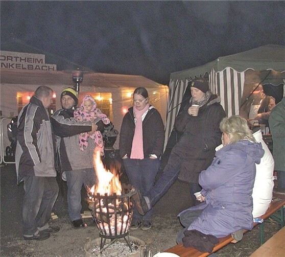 Festliche Stimmung herrschte vor dem Sportlerheim des BSC. privat