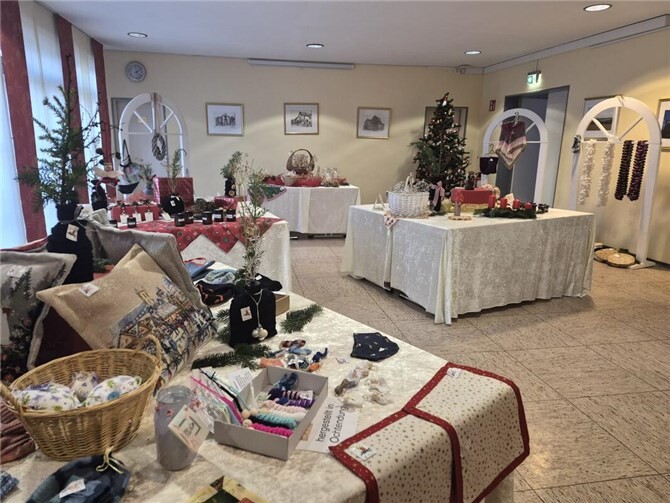 Festliche Stimmung und Genuss beim kfd Basar in der Wernerseckhalle. Foto: privat