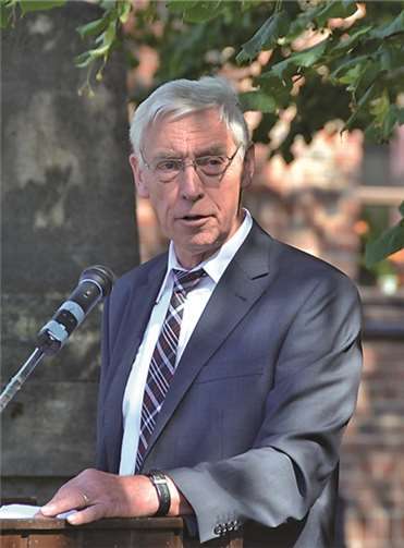 Festredner Prof. Dr. Hermann Schlagheck mahnte einen menschenwürdigen Umgang mit den Flüchtlingen an.