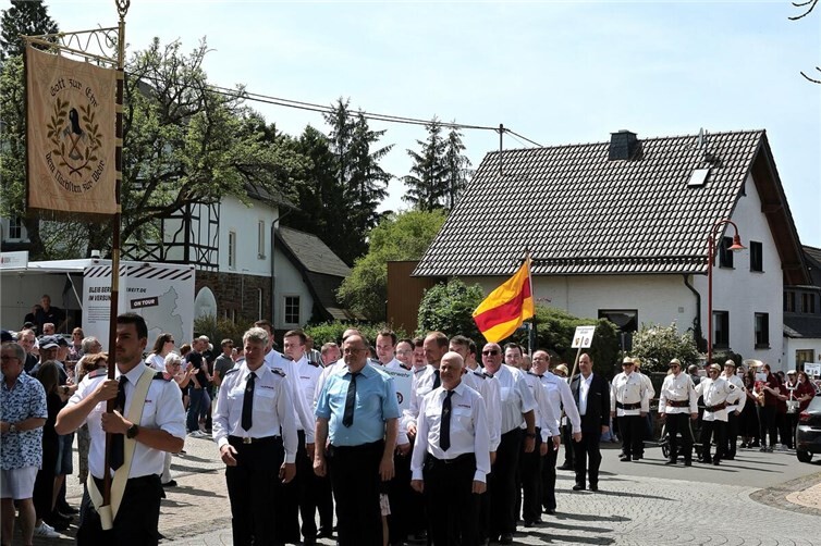 100 Jahre Freiwillige Feuerwehr Barweiler: Jubiläumsfeier und Festumzug