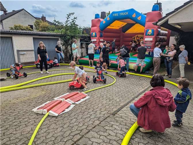 Feuerwehr-Familienfest begeistert mit Spiel, Spaß und Musik.  Fotos: Löschgruppe Karweiler der FFW Grafschaft