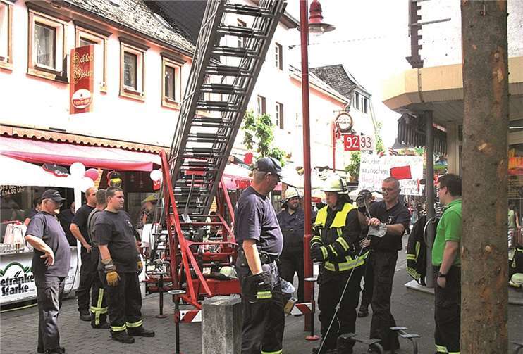 Feuerwehr Mülhofen bei Kirmes-Nachbarschaftshilfe.
